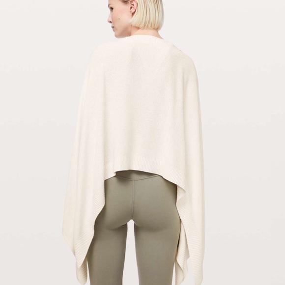 Lululemon Forward Flow Cape - Picture 2 of 7